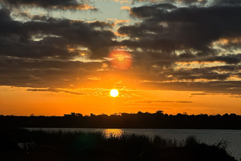 Pôr do sol na Lagoa das Bateias, em Vitória da Conquista, Bahia